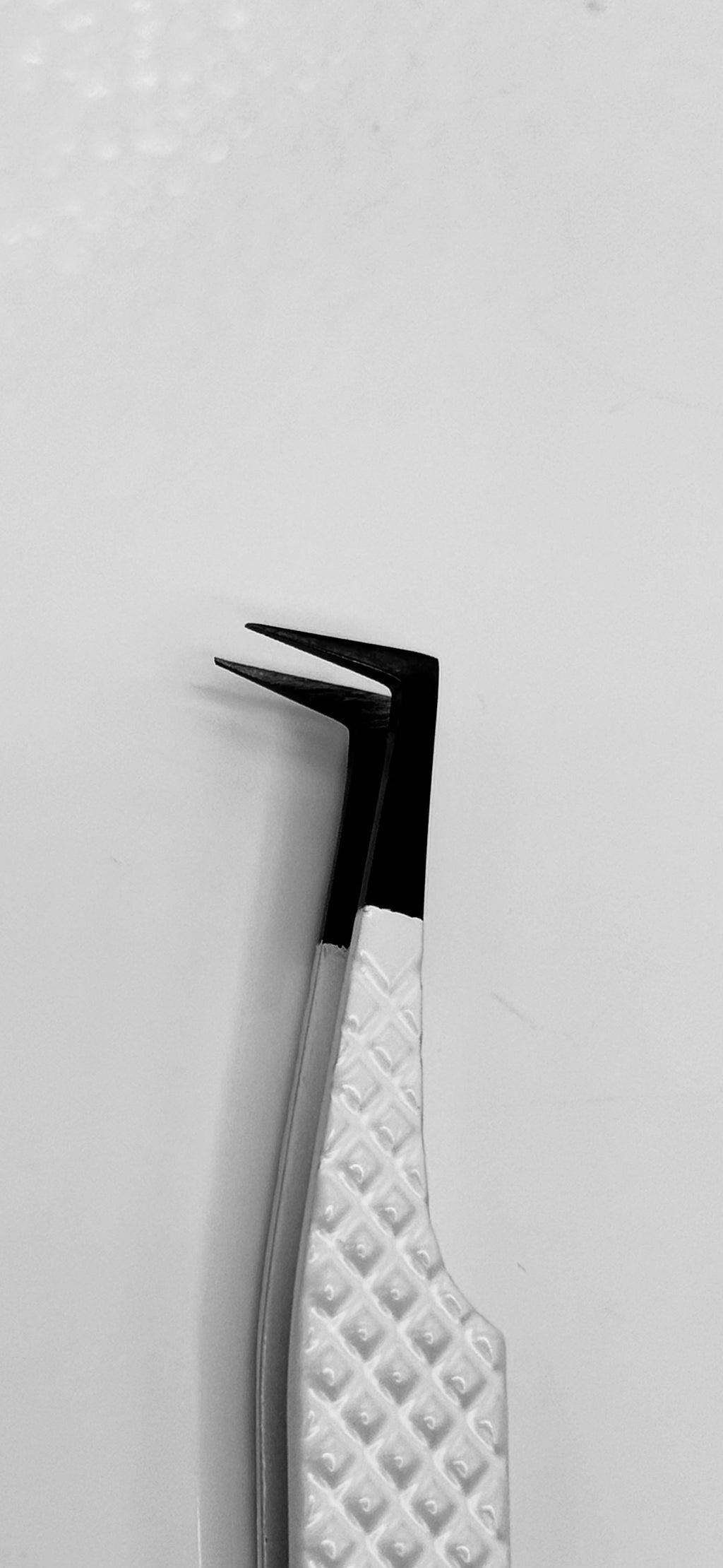 CORE ESSENTIAL TWEEZERS