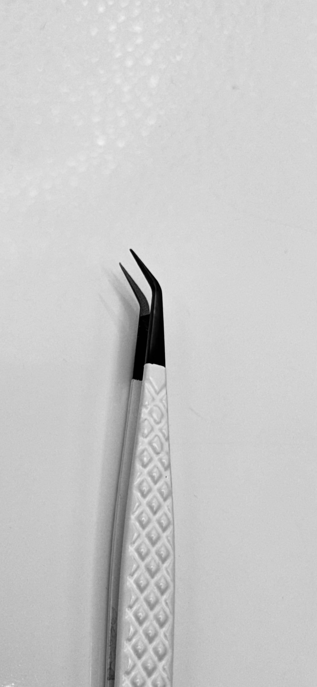 CORE ESSENTIAL TWEEZERS